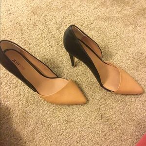High Heeled pumps